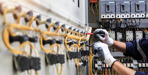 Professional Electrician technician working in Southern View, IL